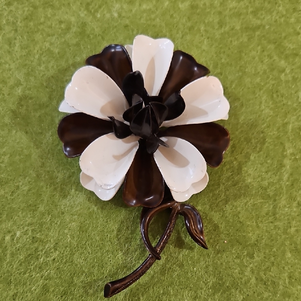 Vintage Hedy Hedison Brown and White Flower Brooch